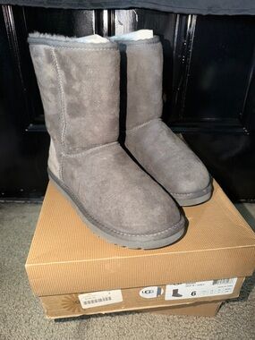UGG Short Suede Boot in Grey